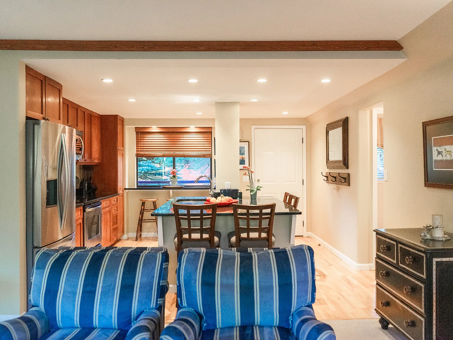 3 bed, 1023 sqft, $10,000 — Photo 2