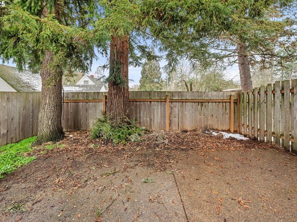 salem-oregon-2101567058 picture