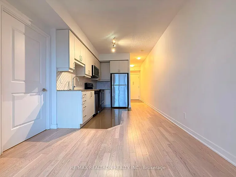 9205 Yonge St #419 — Photo 8