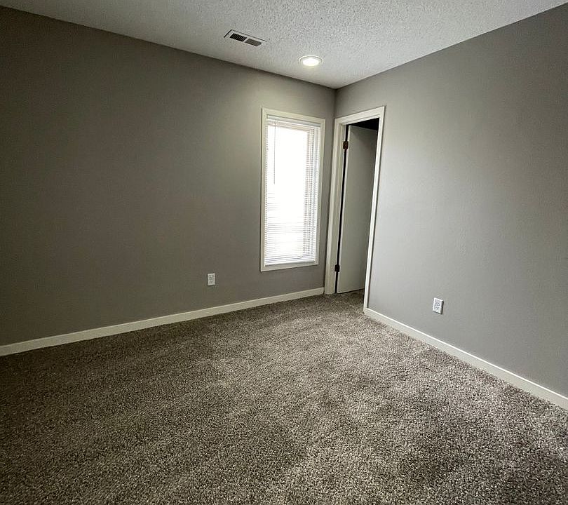 Maple Apartments - 1011 SE 3rd St Ankeny IA | Zillow