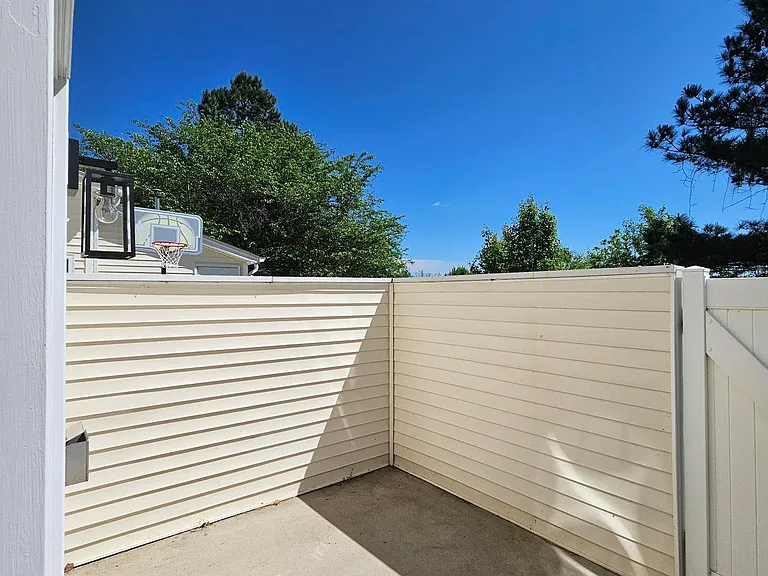 5817 Fox Point Cir — Photo 17
