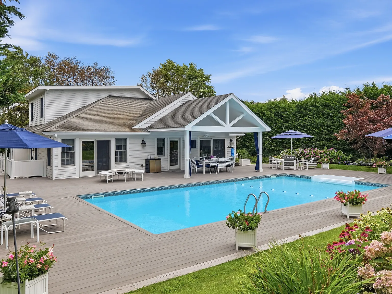 Beautifully Renovated Southampton Village 4 Bedroom Home — Photo 2