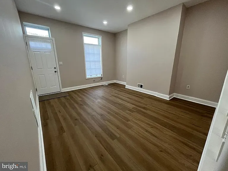 2317 E Fayette St — Photo 9