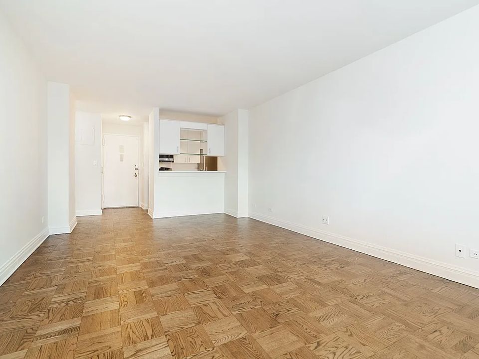 2nd image of 215 W 95th St #3O