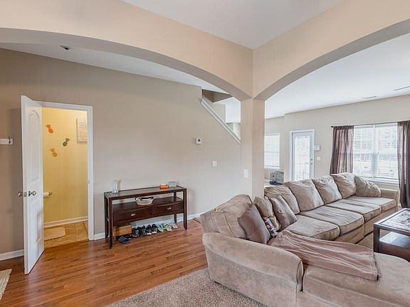 3rd image of 314 Mustang Ln NE