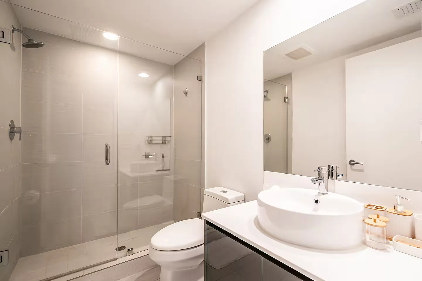2 bed, 842 sqft, $4,900 — Photo 3