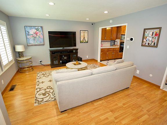 3rd image of 209 Omira Dr
