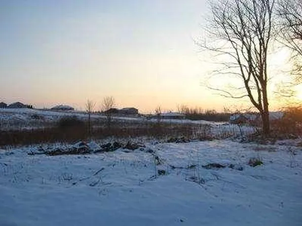 S80W23825 Parkview Dr, Big Bend, WI 53103