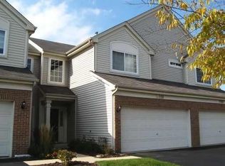 934 Creekside Ct, Lombard, IL 60148