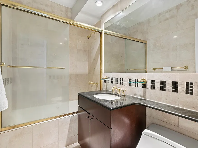 411 E 53rd St #10L — Photo 6