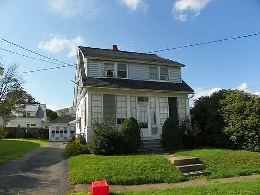 106 Tew St photo 1
