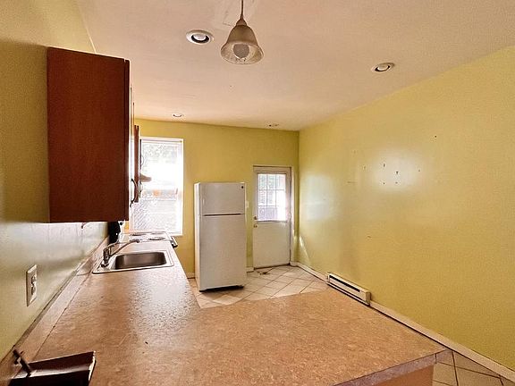3rd image of 1442 N Hirst St