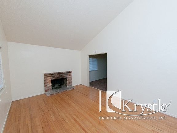 5th image of 237 Stanford Dr