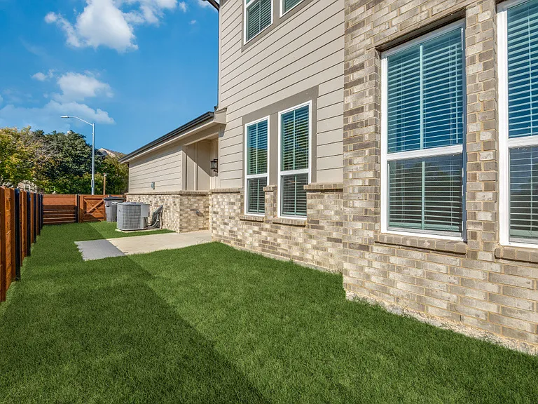 9601 Thorncrown Ln — Photo 11