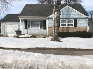 1120 Shadow Ln, Green Bay, WI 54304