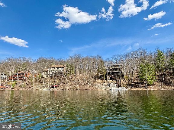 3rd image of 1065 Lakeview Dr