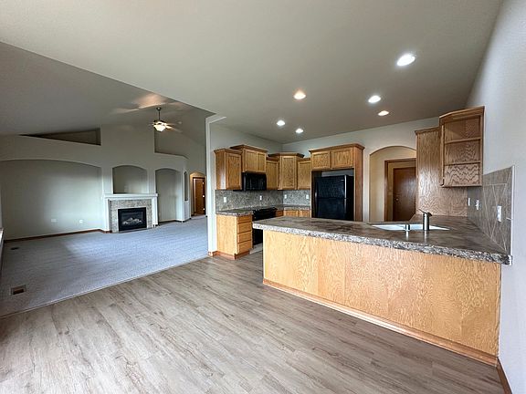 4th image of 6104 Woodbine Dr