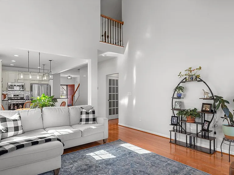 301 Adelaide Dr — Photo 23