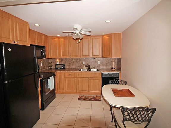 2nd image of 1033 Oakridge D #1033
