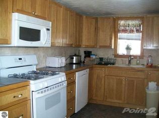 202 Maple St, Breckenridge, MI 48615