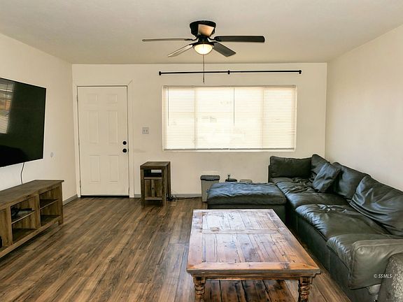 3rd image of 1033 W Bataan Ave