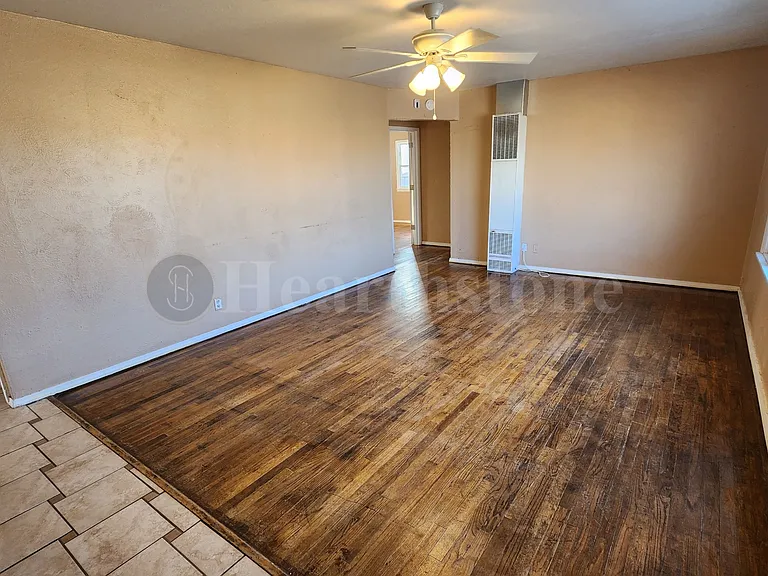1012 E Brazos St — Photo 6