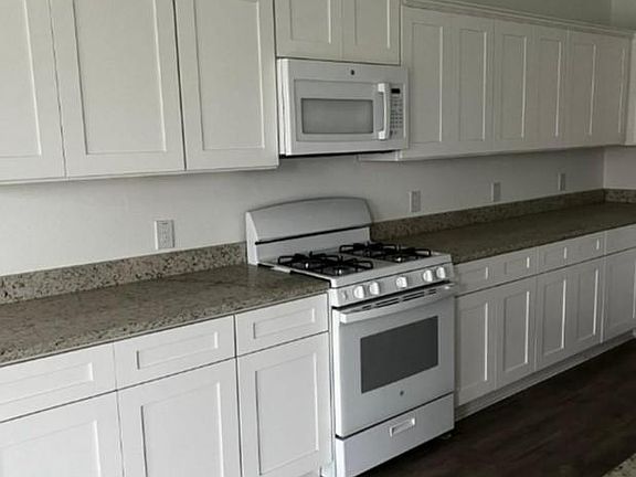 5th image of 11122 Beverley Park St