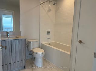 430 Square One Dr #1007, Mississauga, ON L5B 0E2