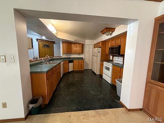 5th image of 202 Wilkison Ln