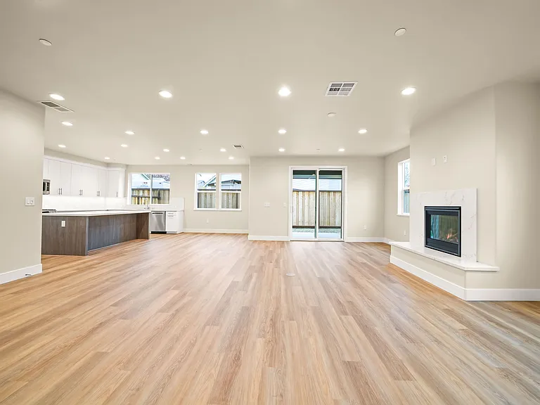 3036 W Byron Rd — Photo 2