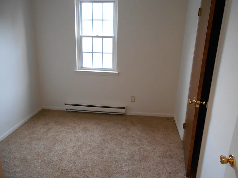 1427 E Tremont St #8 — Photo 13