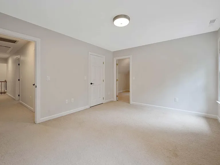 1202 Summerville Ln — Photo 30