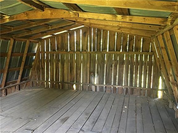 5th image of 22 Oakcrest Dr