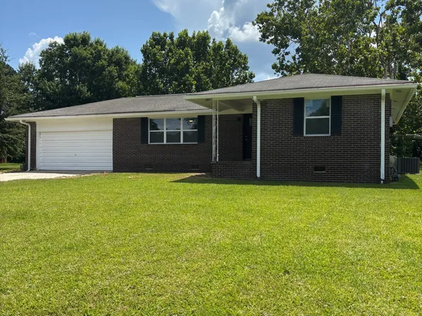 300 Deloris Dr, Fort Valley, GA 31030