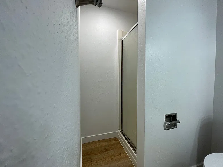 Lincoln Manor Apartments — Photo 9