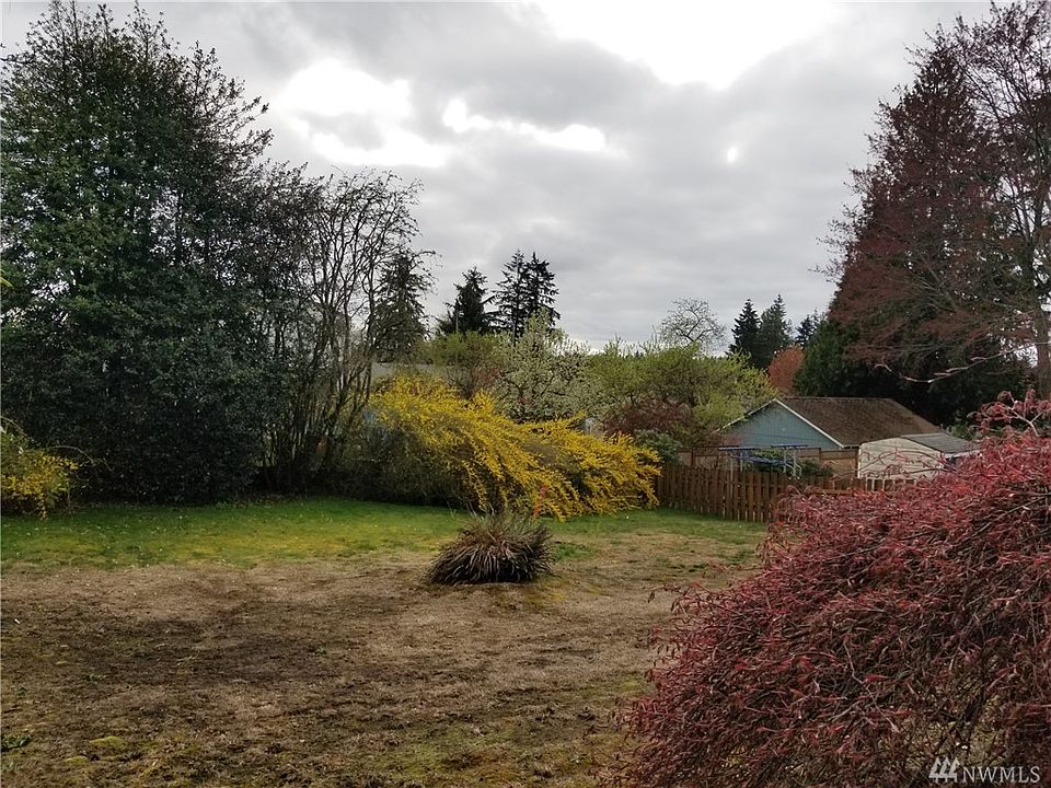 2nd image of 353 NE 159th St