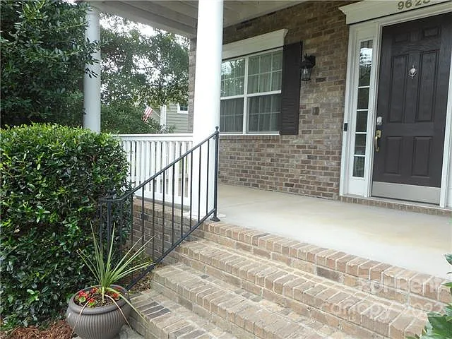 4 bed, 3.5 bath, 3855 sqft, $3,400 — Photo 4