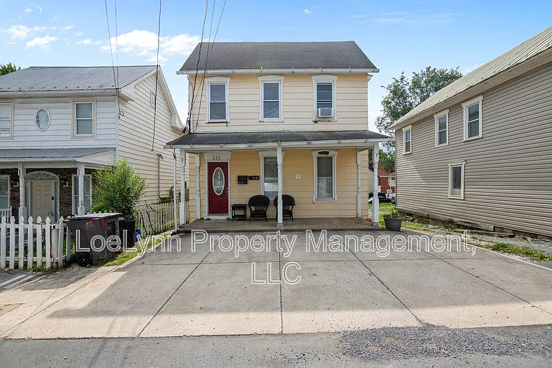 3 bed, 1.0 bath, 1100 sqft, $1,400 — Photo 2