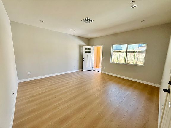 2nd image of 3442 Vineland Ave