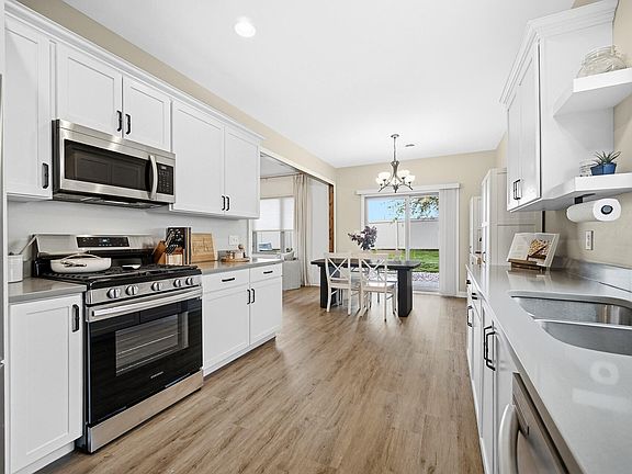 3rd image of 10683 W 116th Ave