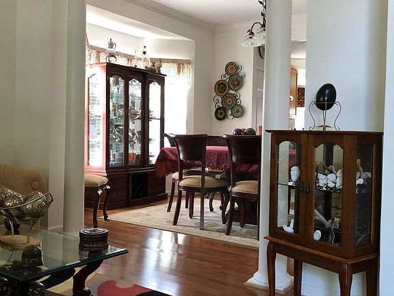 3rd image of 5766 Fincastle Dr