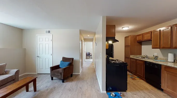 Creekside Place Apartments — Photo 3