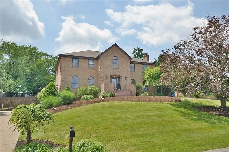 Welcome home to 163 Druid Drive in Peters Twp where you'll find an in-ground pool & fenced-in yard!