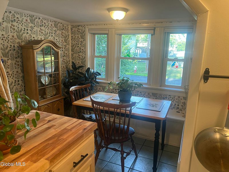 4th image of 52 Western Avenue