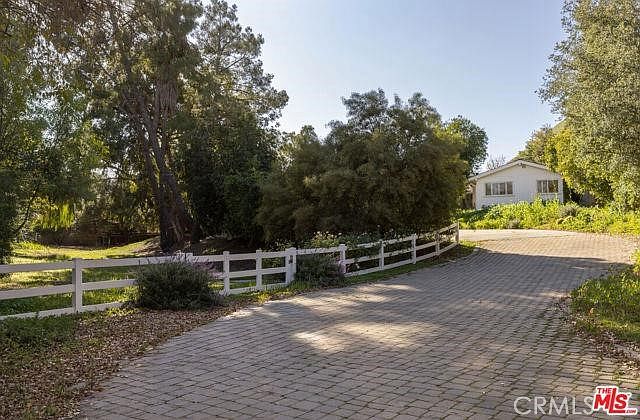 1st image of 23760 Oakfield Rd