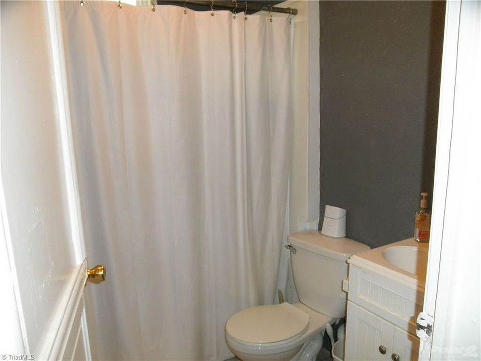 901-bathroom