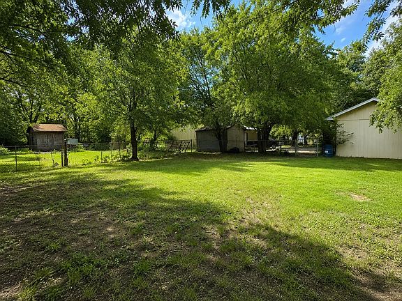 4th image of 511 Rogers Rd