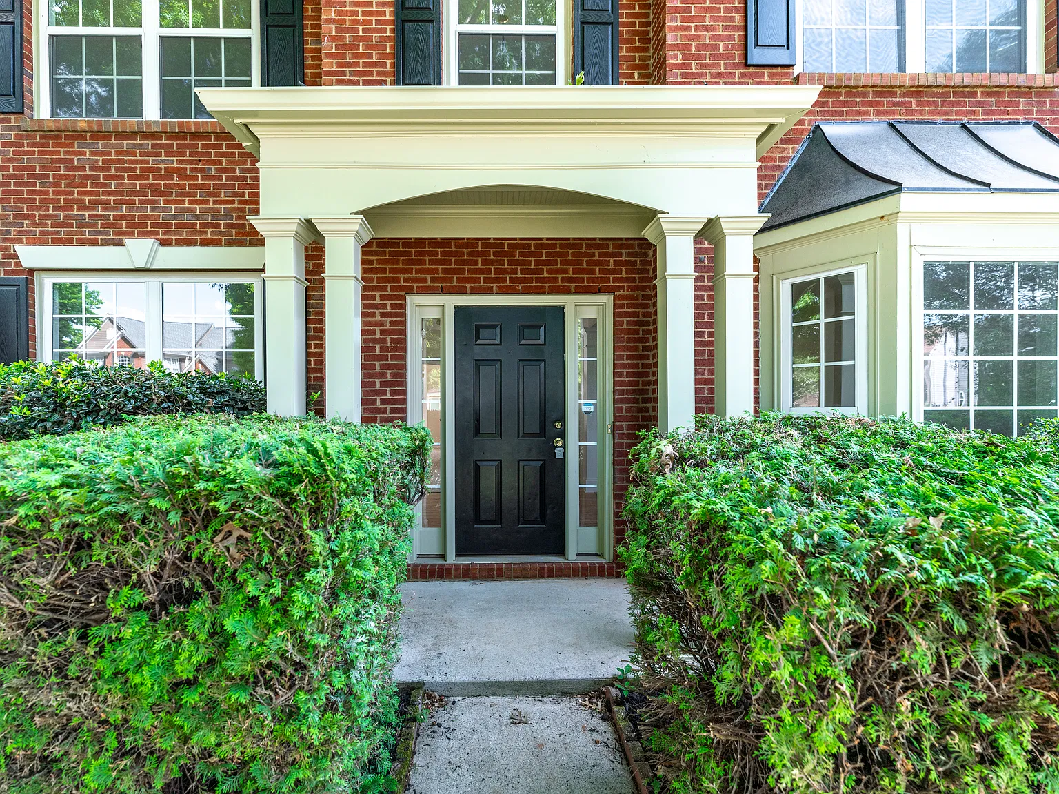 4 bed, 2.5 bath, 3266 sqft, $2,800 — Photo 2