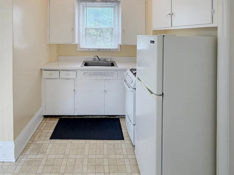 111 N Main St — Photo 7