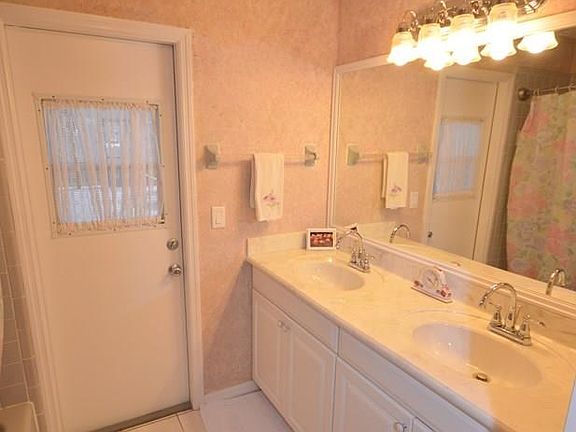 4th image of 9 Palm Ln
